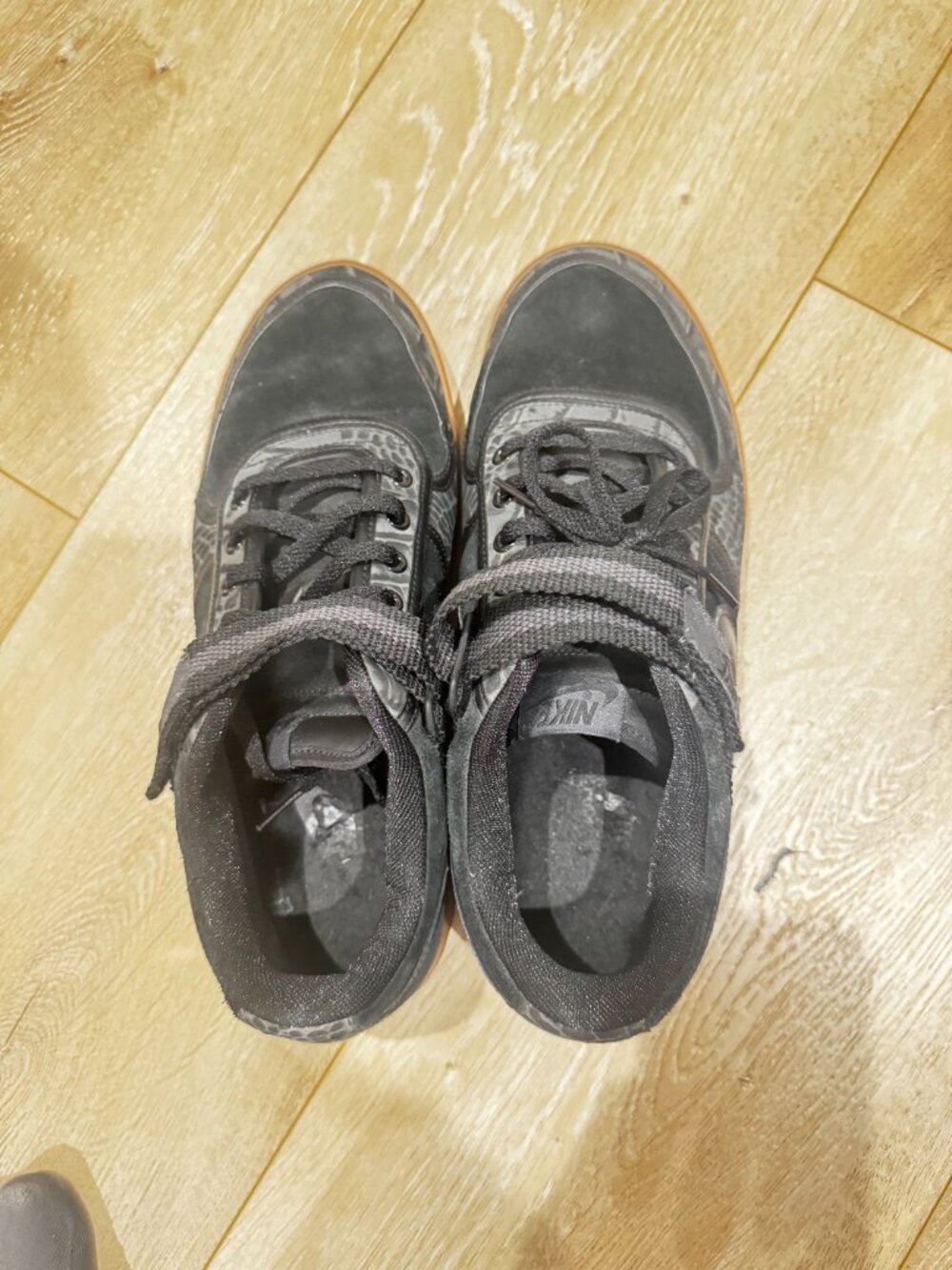 Nike Men’s Black Suede Snake-Trim Sneakers with Gum Sole - Picture 4 of 7